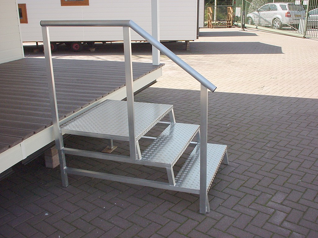 aluminium trap met leuning opstappen bordes chaletbouw the hap aluminium trap met leuning opstappen bordes chaletbouw the hap